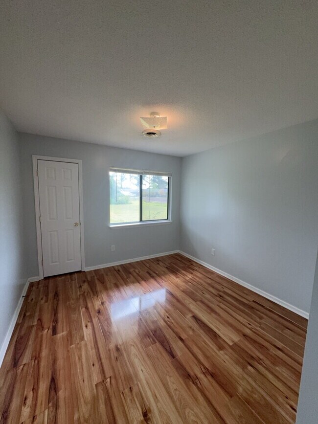 Building Photo - 110 Elwood Rd