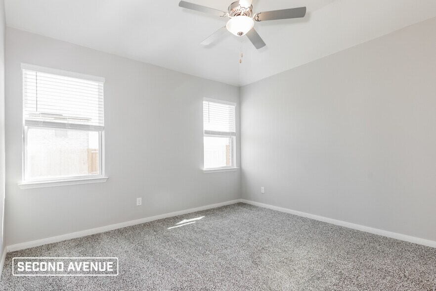 Building Photo - 613 Emerson Dr