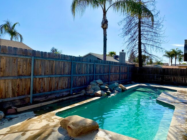 Building Photo - 2095 W Merritt Ave