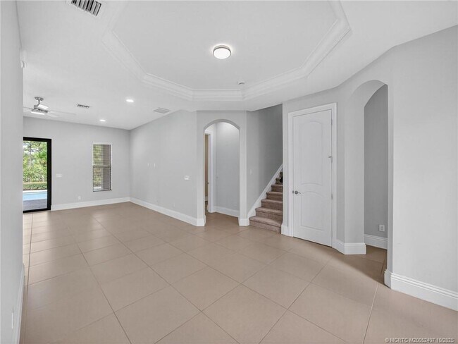 Building Photo - 259 Calmo Cir