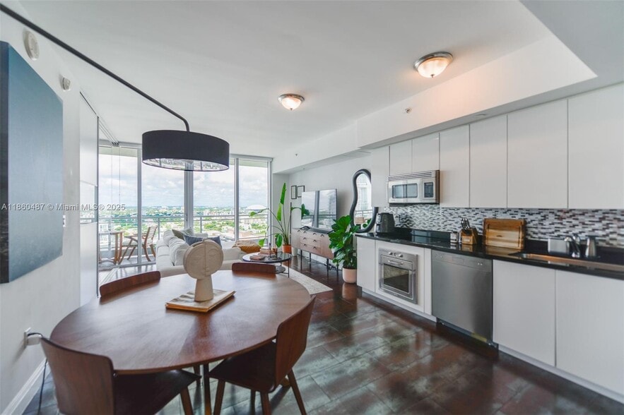 Building Photo - 92 SW 3rd St