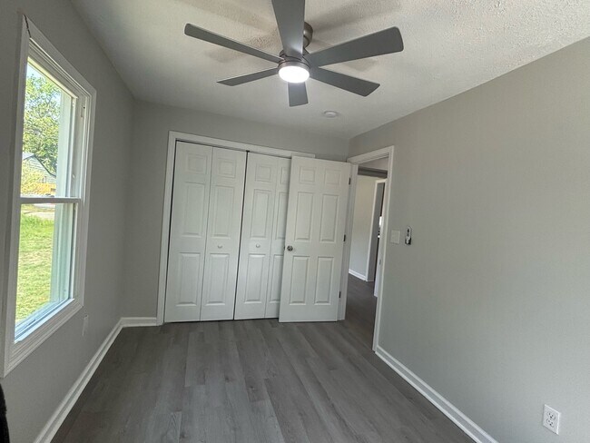 Building Photo - 211 Gertrude St