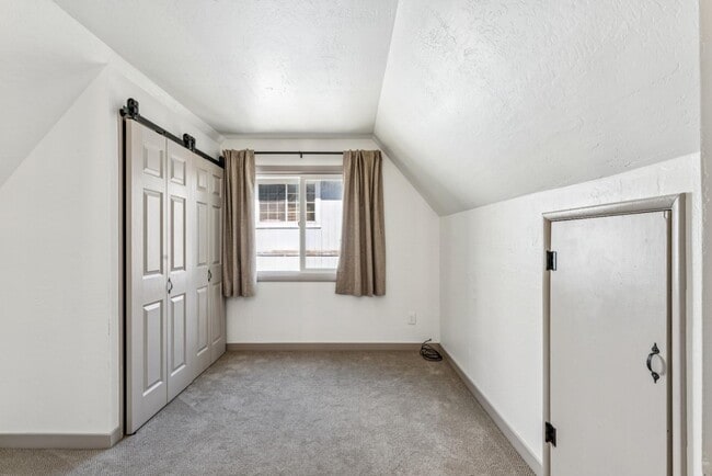 Building Photo - 28880 Cedar Dr