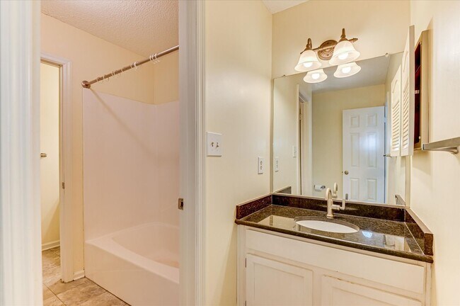 Building Photo - 407 Folkstone Cir