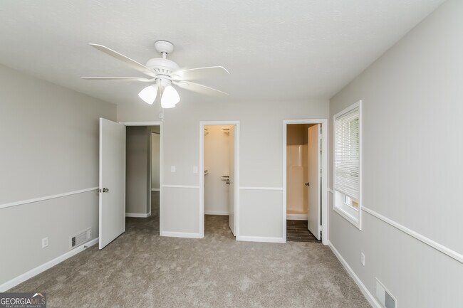 Building Photo - 185 Heritage Way