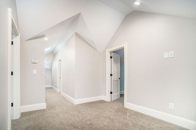 Building Photo - 5 bdrm, 3 bath in City of Decatur Schools.