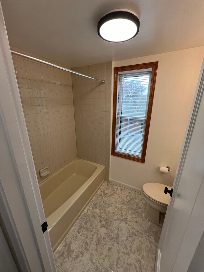 Building Photo - 2302 2nd Ave N