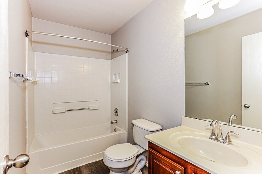 Building Photo - 8201 Southbrook Cir