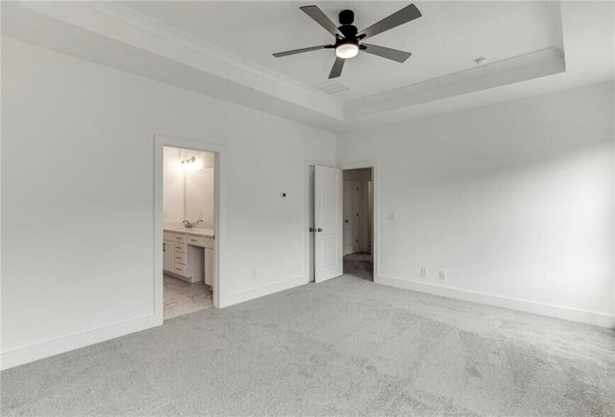 Building Photo - 5603 W Pine St