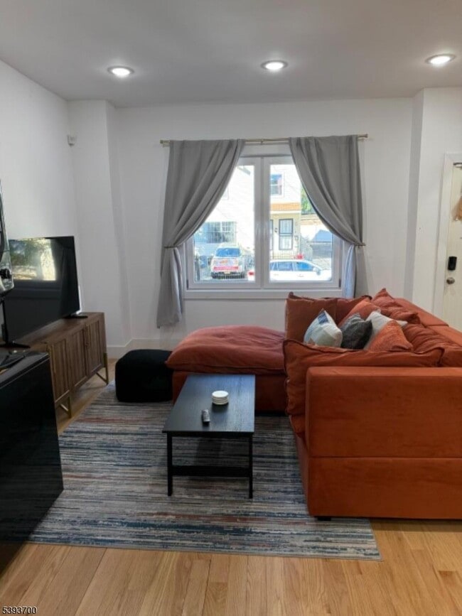 Building Photo - 492 S 20th St