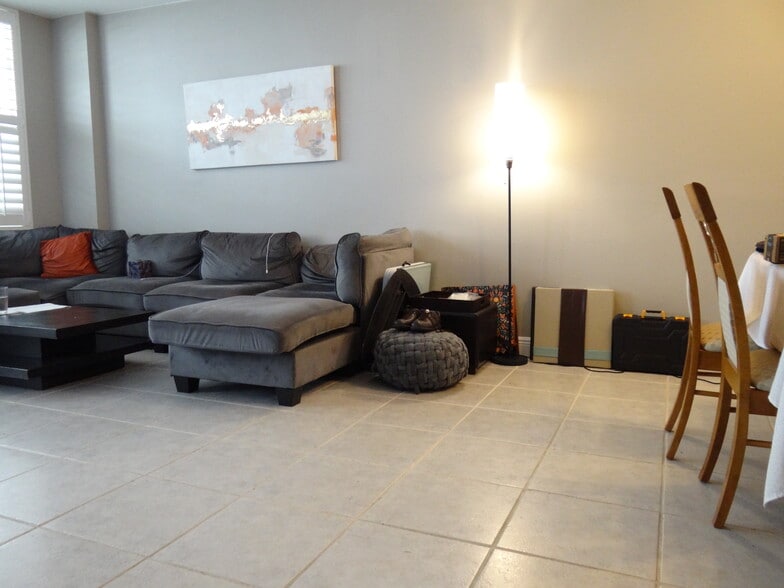 Building Photo - 3725 S Ocean Dr