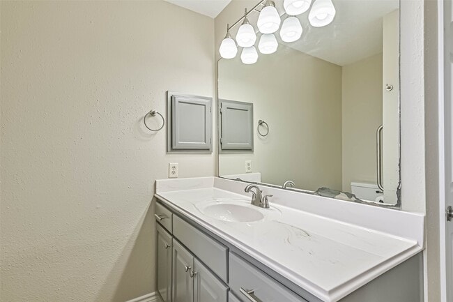 Building Photo - 2512 Ironclad Dr