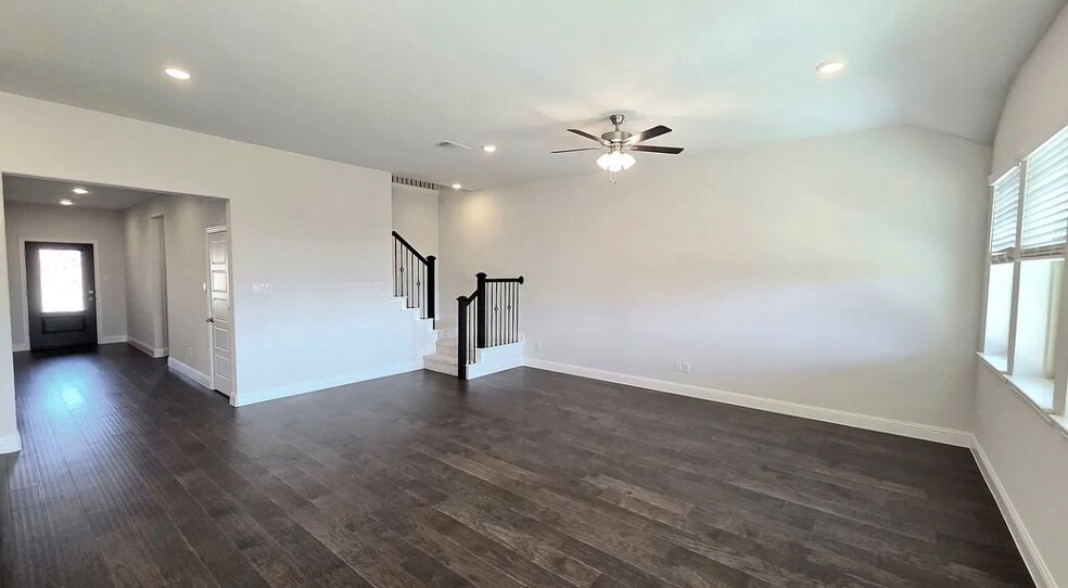 Building Photo - 3029 Hollybrook Ln