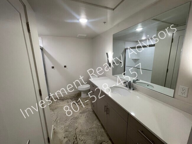 Building Photo - 1172 Graystone Way