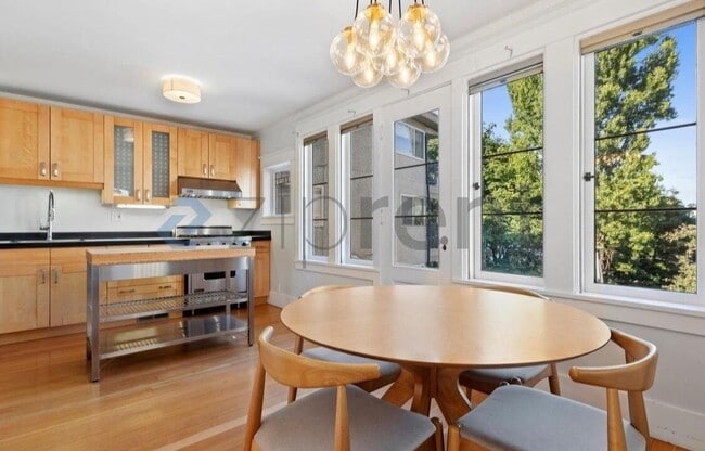 Building Photo - 2038 8th Ave N