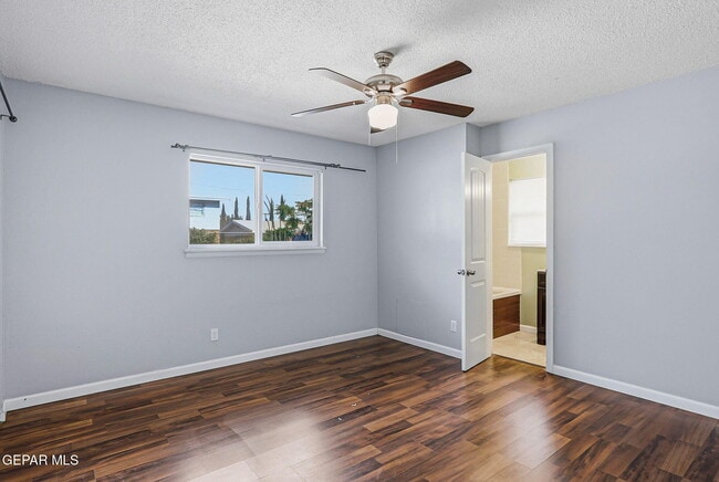Building Photo - 3020 Wedgewood Dr