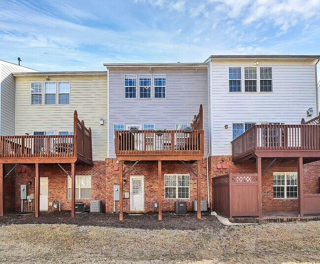 Building Photo - South Park Townhome for Rent!