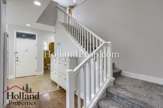 Building Photo - Beautiful 3-Bedroom Home with Covered Patio & Fenced Yard