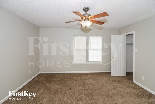 Building Photo - 5864 Ridgehill Dr