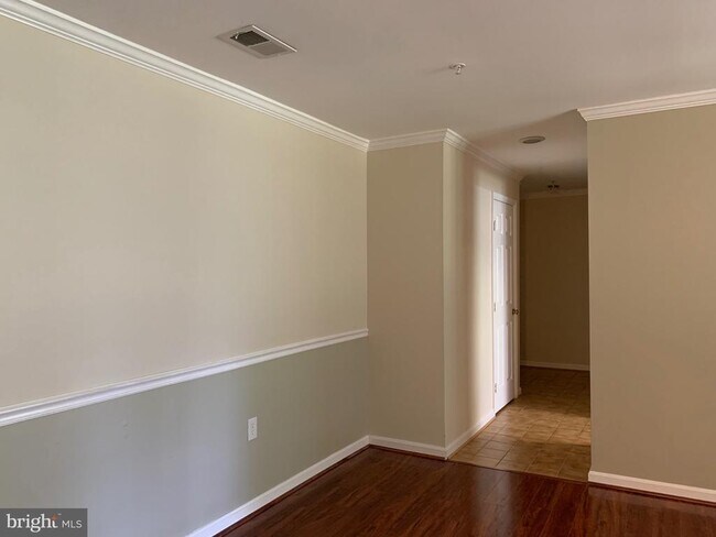Building Photo - 800 Amber Tree Ct