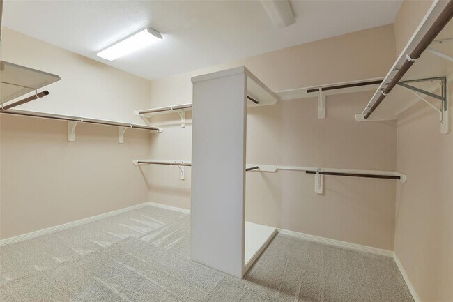 Building Photo - 20419 Windrose Bend Dr
