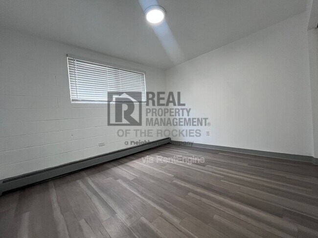 Building Photo - 713 N Garfield Ave