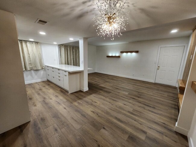Building Photo - 4981 River Glen Dr