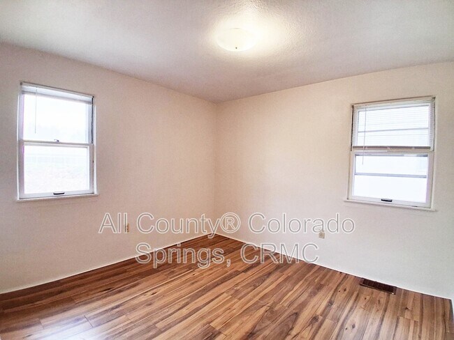 Building Photo - 221 N Foote Ave