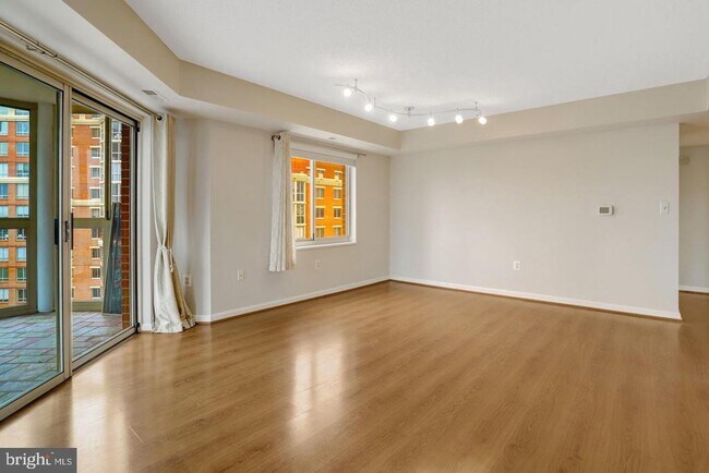 Building Photo - 2151 Jamieson Ave