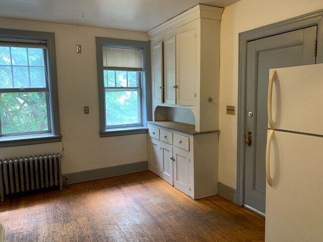 Building Photo - 102 Edgewood Ave