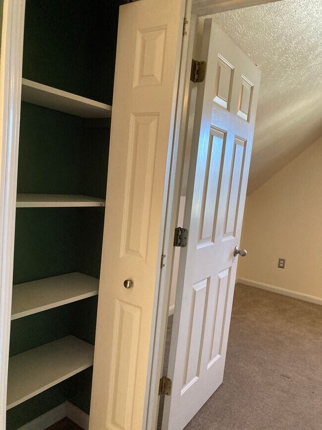 Building Photo - **Backyard offers Country Setting in City Limits**