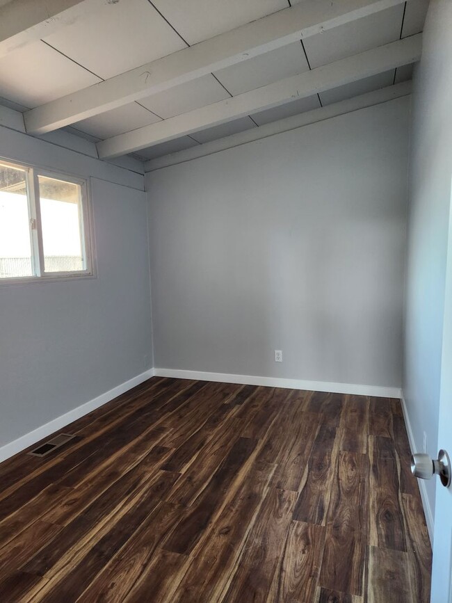 Building Photo - Newly Renovated 3 Bedroom House with a Car...