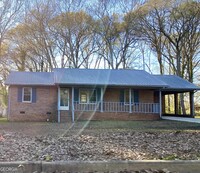 Building Photo - 387 N Richardson St