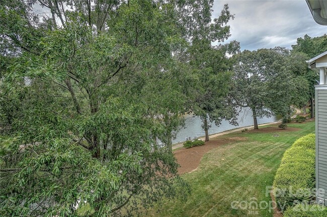 Building Photo - 20105 Henderson Rd