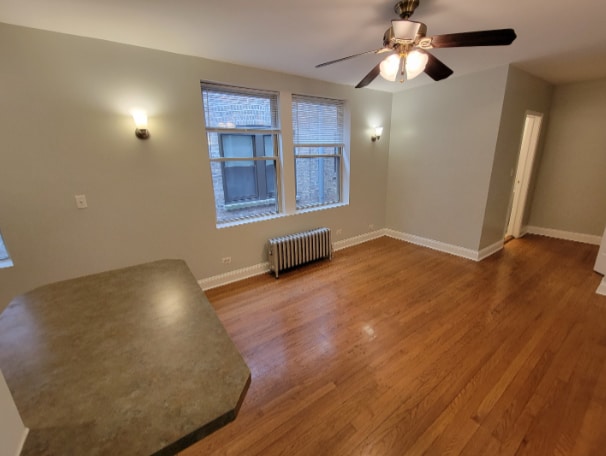 Building Photo - 1369 W Greenleaf Ave