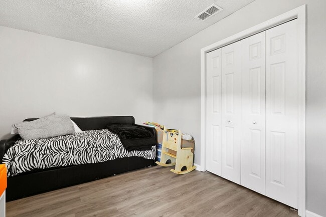 Building Photo - Charming Brick Single Family Home in Hinesville For Lease!