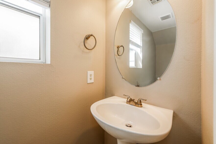 Building Photo - 7309 Bindweed Rd