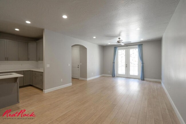 Building Photo - 2277 Mirador Aly