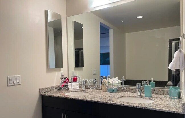 Building Photo - 353 E Bonneville Ave