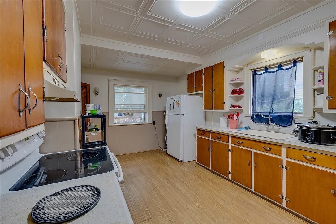 Building Photo - 282 Roxborough Rd