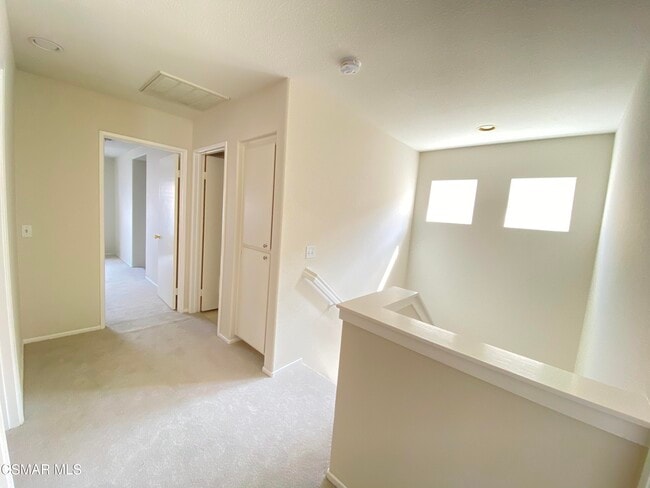 Building Photo - 559 Yarrow Dr