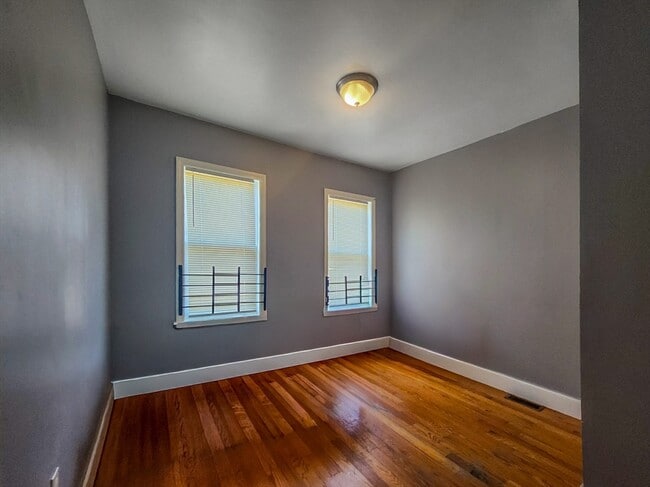 Building Photo - 12 Fox St