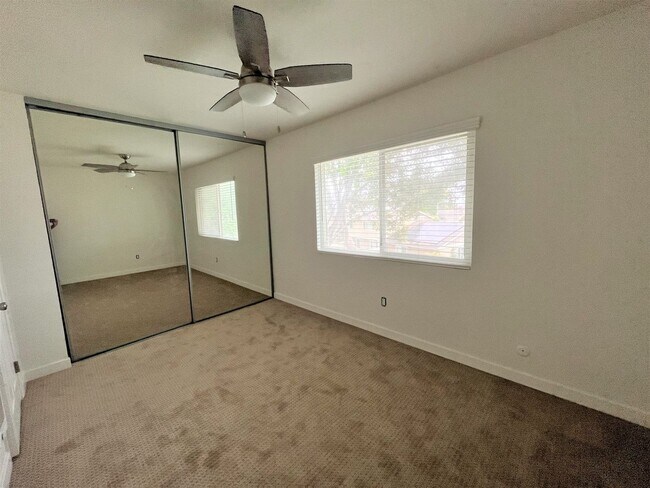 Building Photo - Light & Bright, Remodeled 3BD/1.5BA w/ 1 Car Garage, Comm Pool, Park and Greenbelts