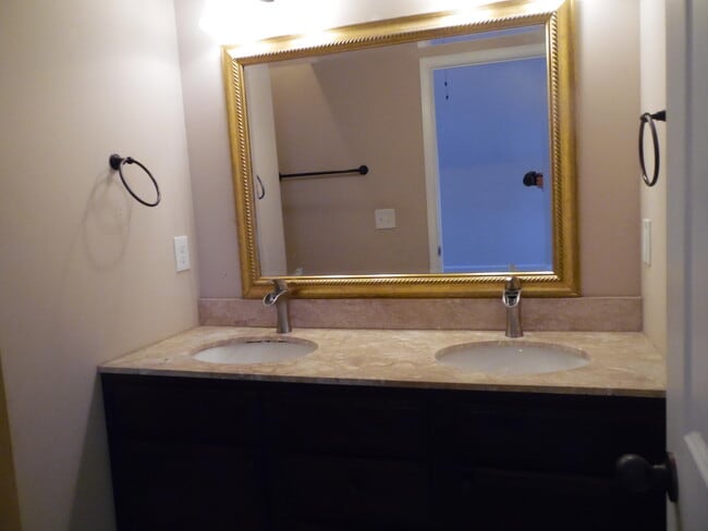 Building Photo - 706 W Maxwell St