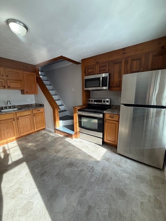 Building Photo - 9 Nashua St