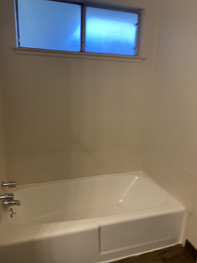 Building Photo - 3016 Delta Ave