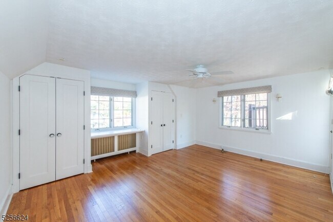 Building Photo - 21 N Glen Rd