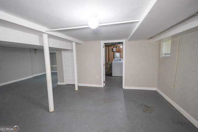 Building Photo - 2689 Collier Dr NW