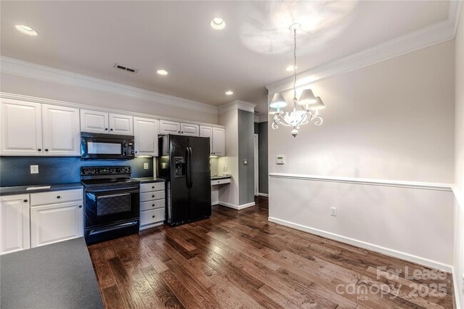 Building Photo - 8189 Windsor Ridge Dr