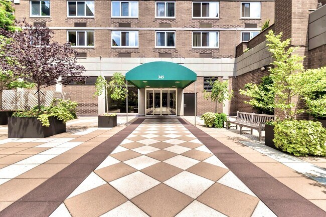 Building Photo - 345 E 93rd St